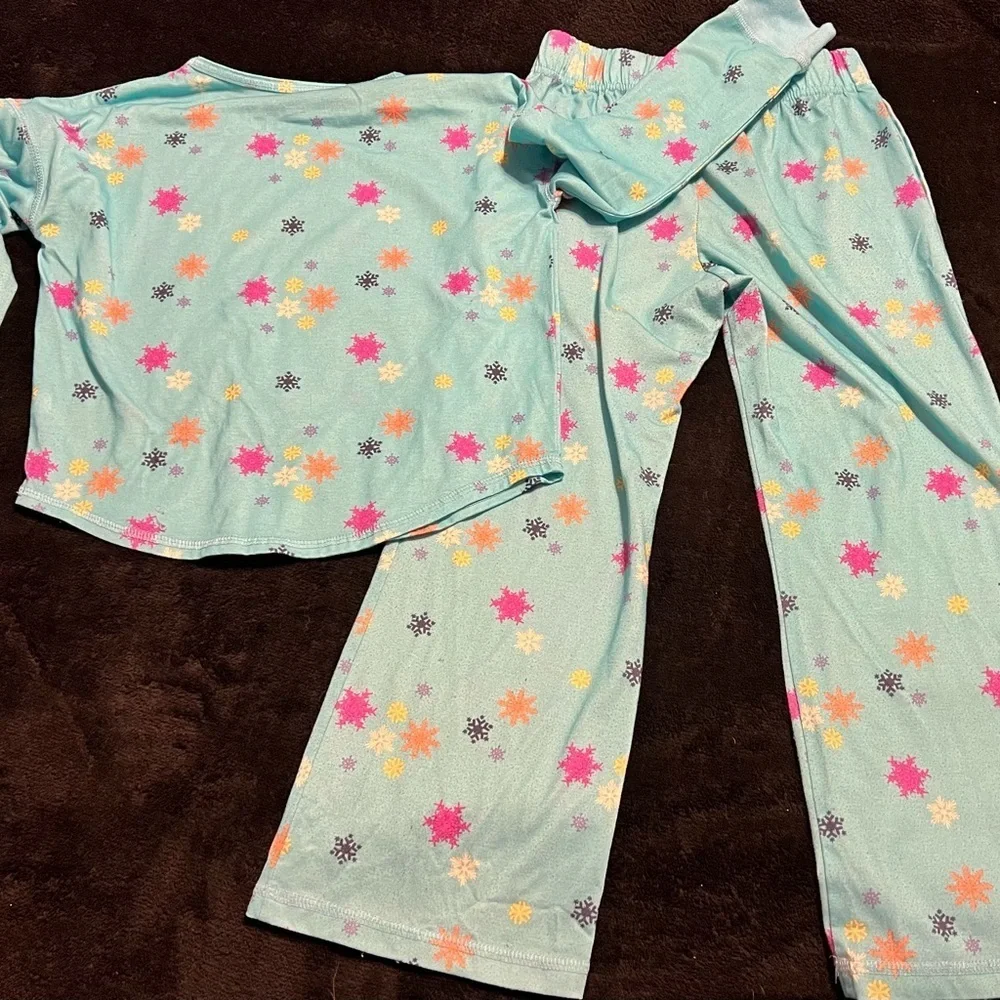 Thereabouts Pajamas with Snowflakes Girls size small 7-8